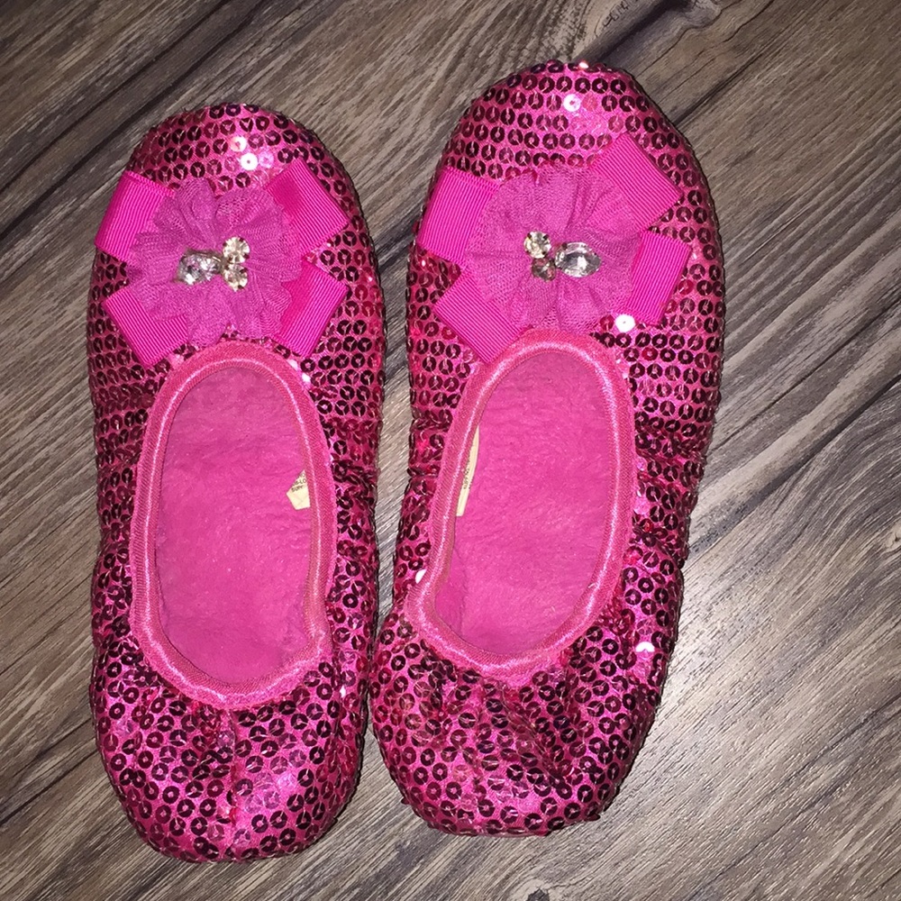 cute pink slip on shoes size (8/9)
